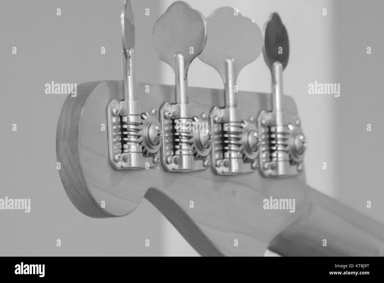 Dettaglio della testa di una chitarra, dal retro Foto Stock