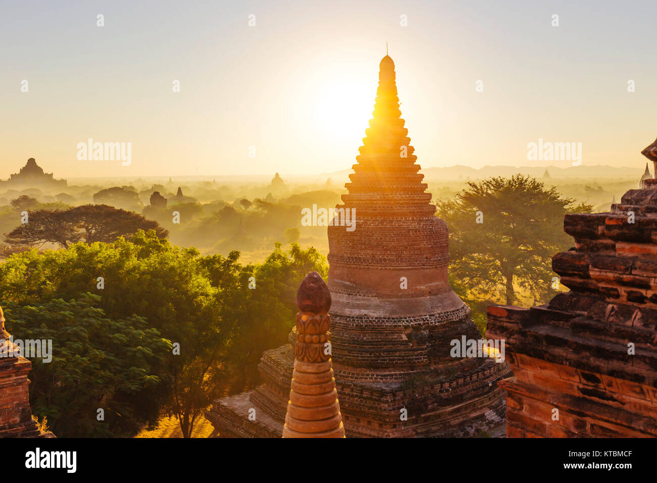 Bagan tempio durante l ora d'oro Foto Stock