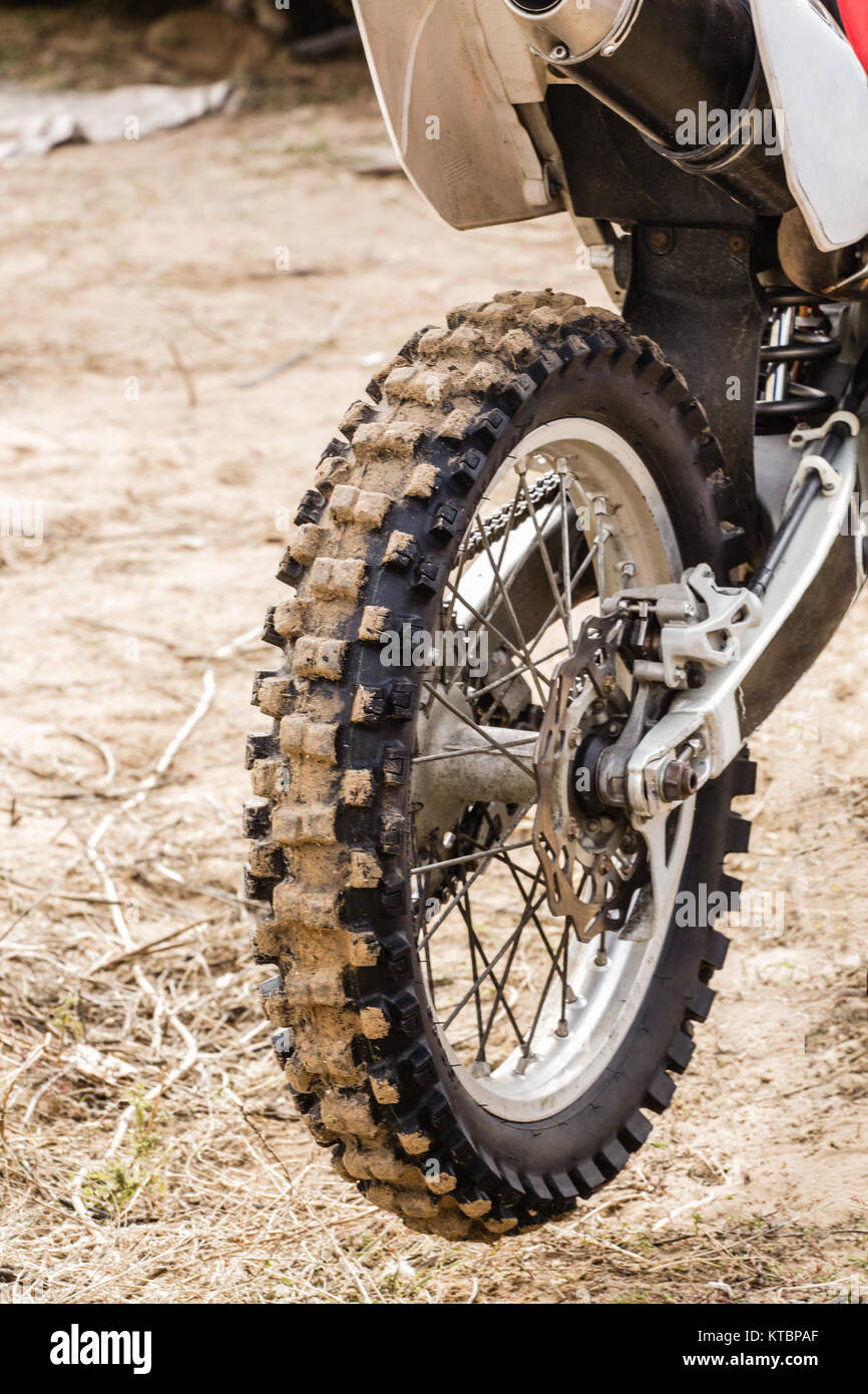 Ruota posteriore di una motocicletta sportiva close-up Foto Stock