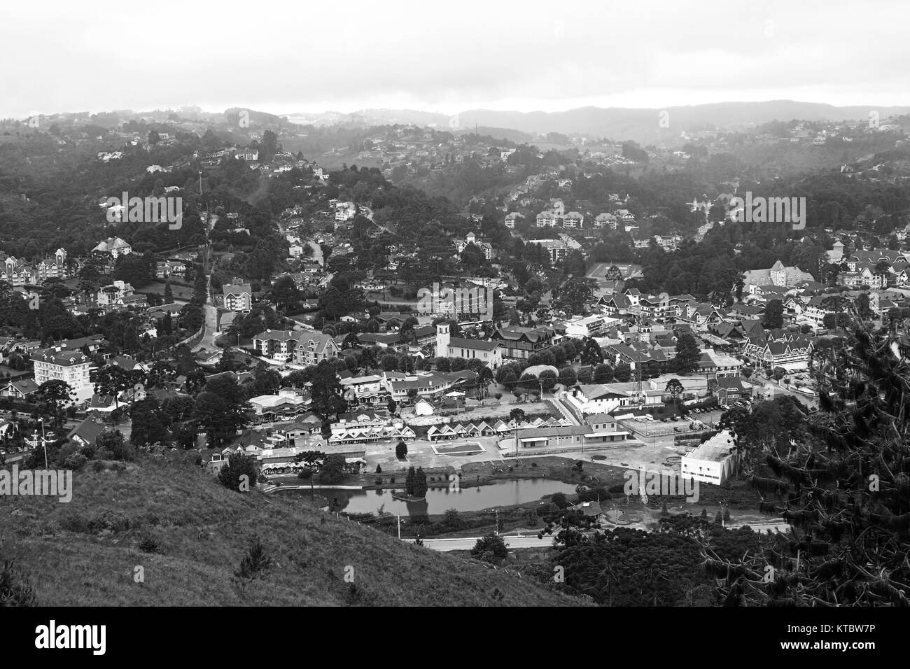 Campos do Jordao Brasile vista panoramica del paesaggio bianco nero Foto Stock