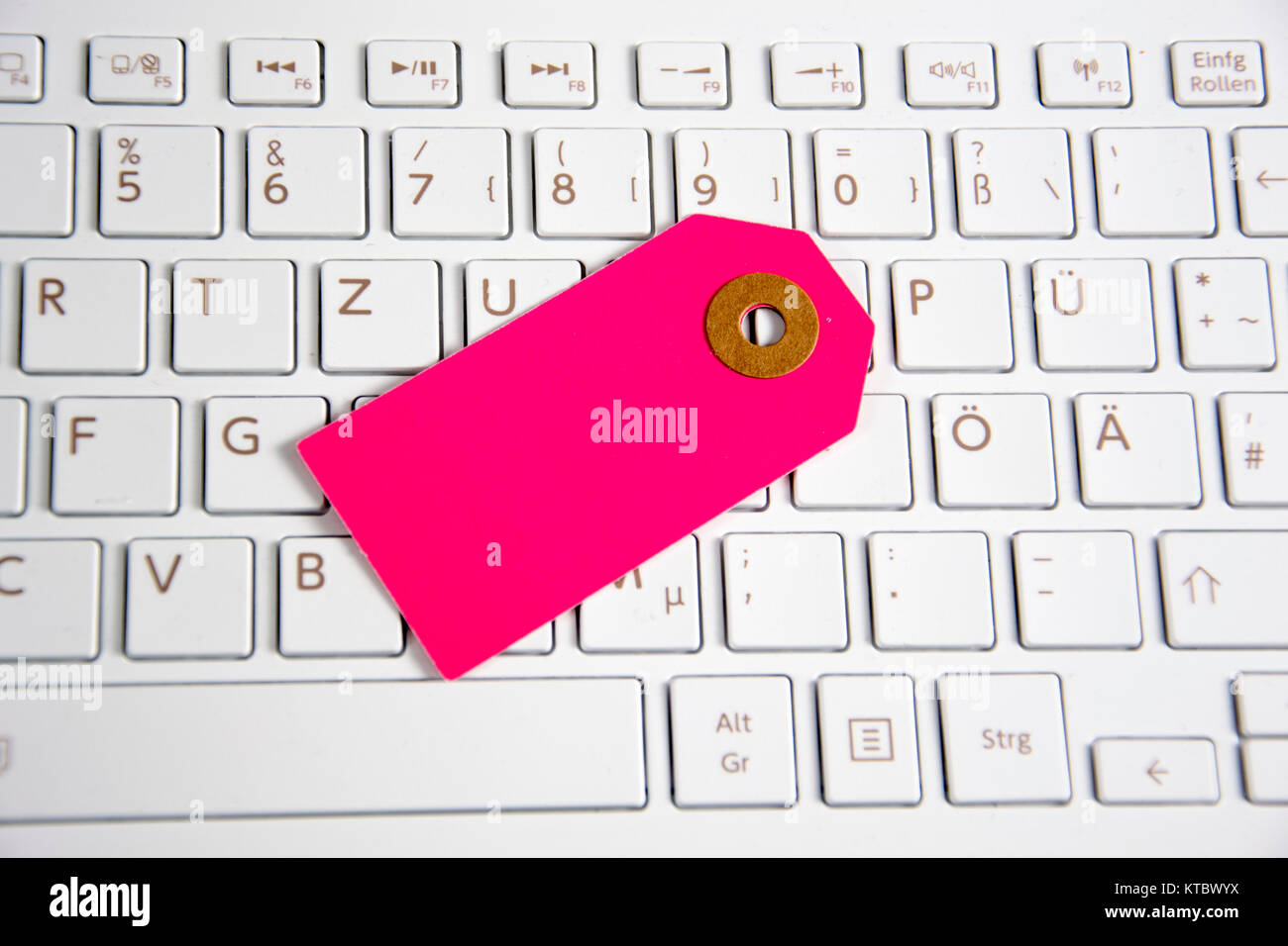 Per Symbolphoto online - Tastatur mit Schild Foto Stock