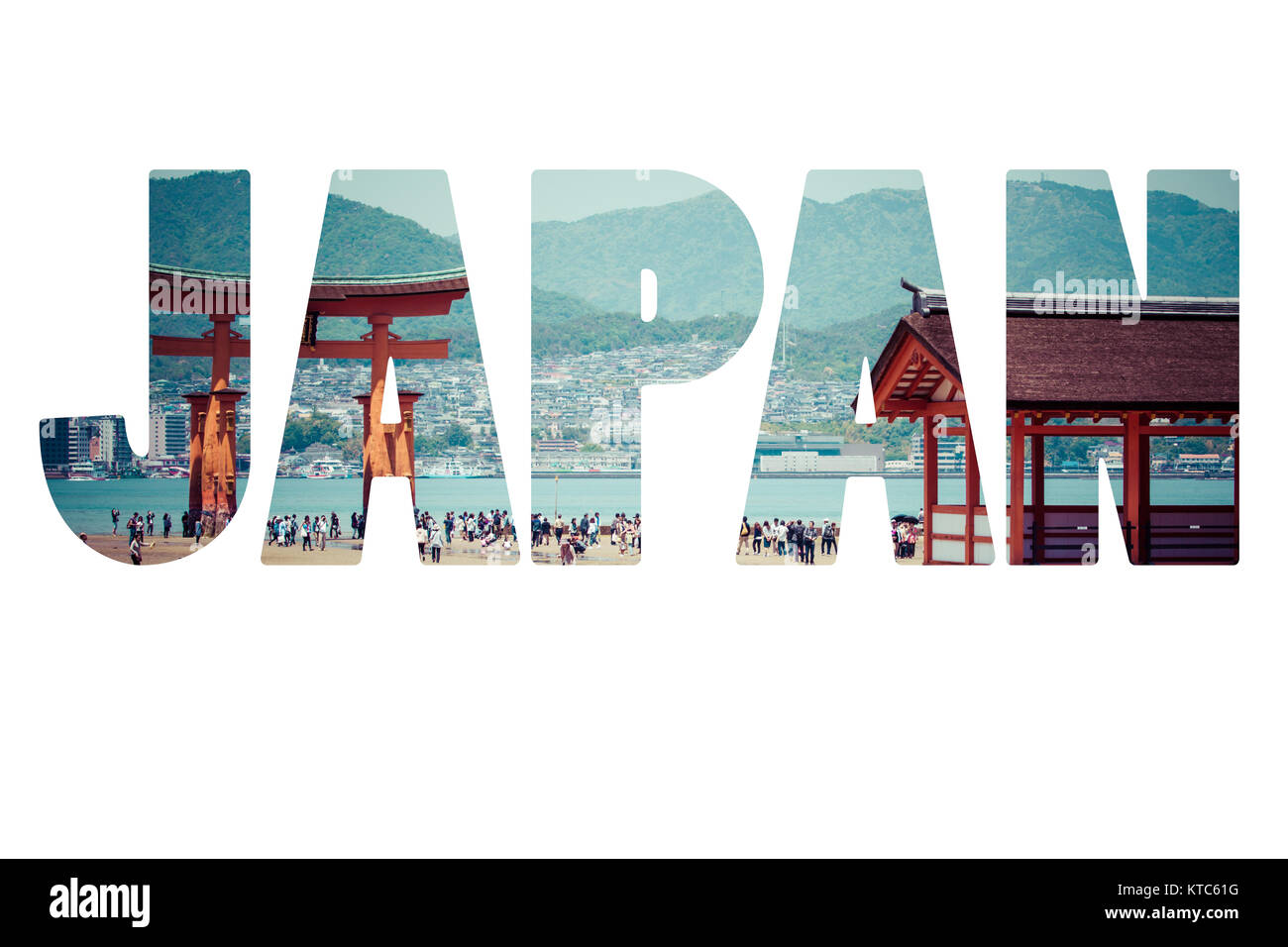 Miyajima, famoso big lo Shintoismo torii in piedi sull'oceano a Hiroshima, Giappone Foto Stock