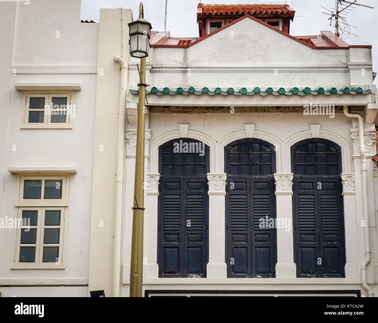 Gli edifici di vecchia costruzione in Little India di Singapore. Little India ha più variegata gamma di attività commerciali, religiosi e organismi culturali tra l intera etnia di Foto Stock