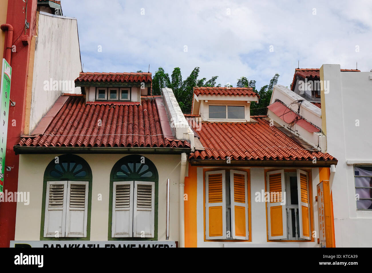 Singapore - Dic 14, 2015. Vecchi edifici situati in Little India di Singapore. Little India è il centro per la grande comunità indiana in Singapore. Foto Stock