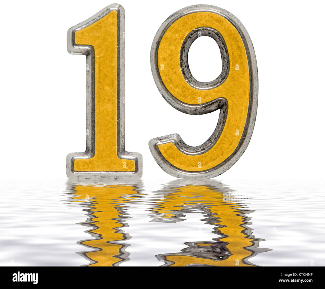 Il numero di riferimento 19, diciannove, che si riflette sulla superficie dell'acqua, isolato su bianco, 3D render Foto Stock