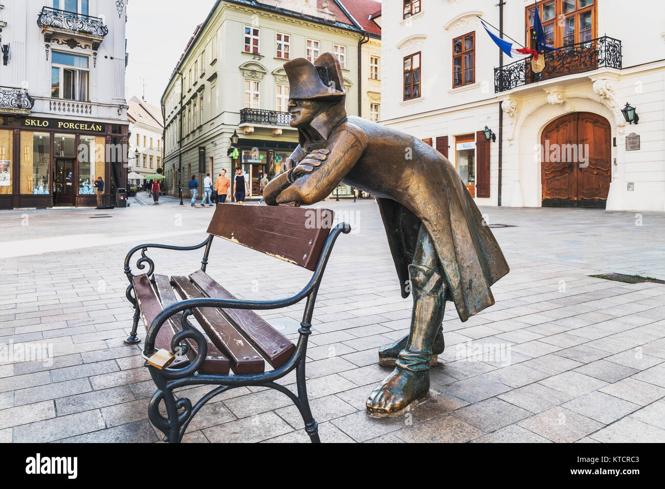 La scultura del soldato napoleonico si trova nella piazza principale di Bratislava, Slovacchia, Europa Foto Stock