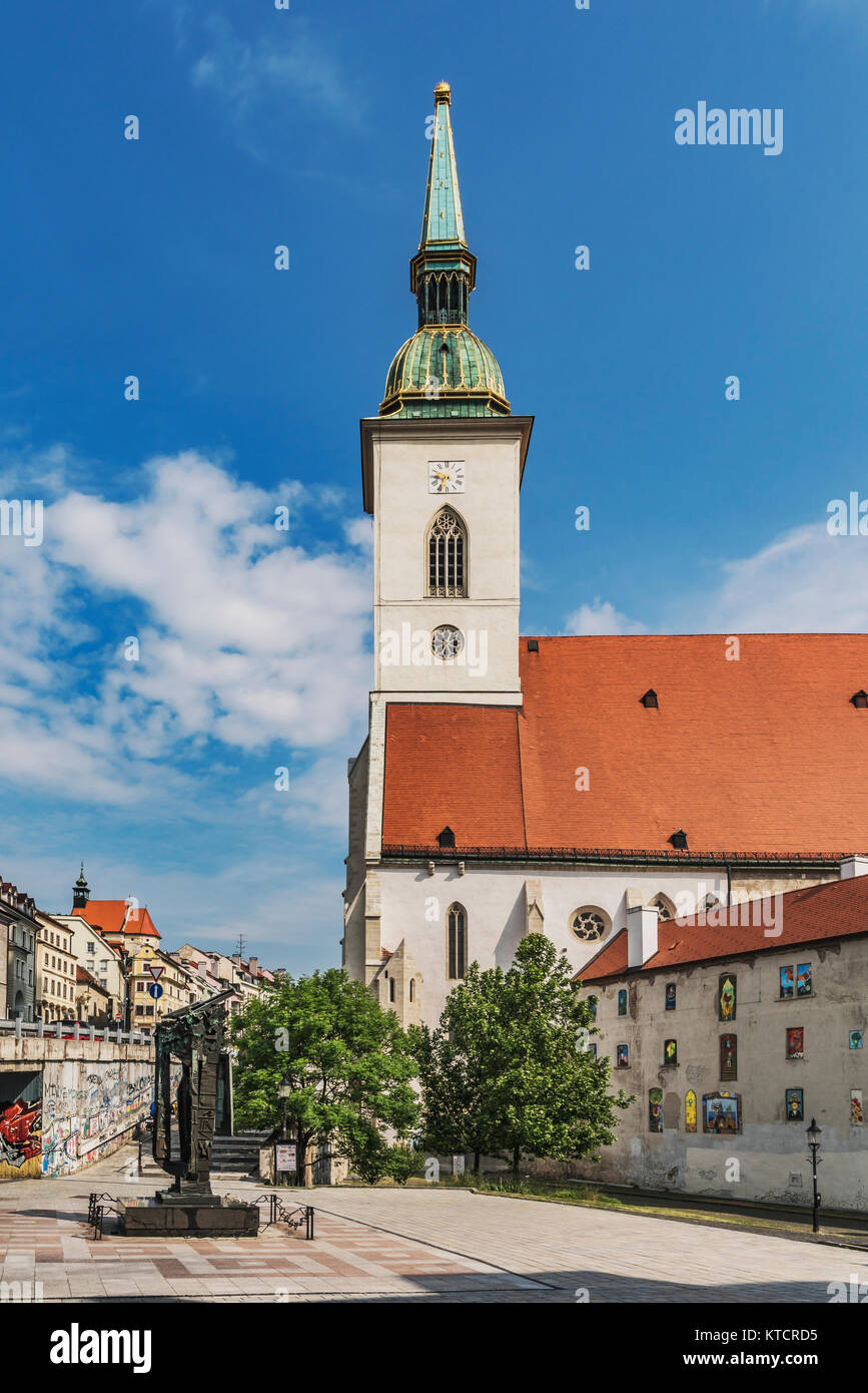 Il St. Martins Duomo, la Cattedrale di San Martino è stata costruita in stile gotico. La Chiesa è la chiesa più grande edificio della città di Bratislava Foto Stock