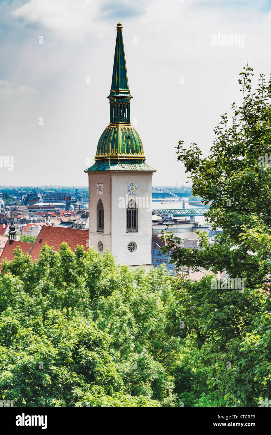 Il St. Martins Duomo, la Cattedrale di San Martino è stata costruita in stile gotico. La Chiesa è la chiesa più grande edificio della città di Bratislava Foto Stock