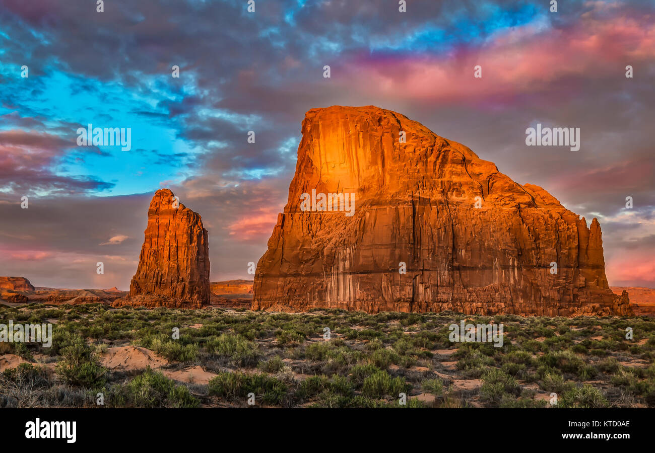 Whale Rock tramonto in Lukachukai, AZ Foto Stock