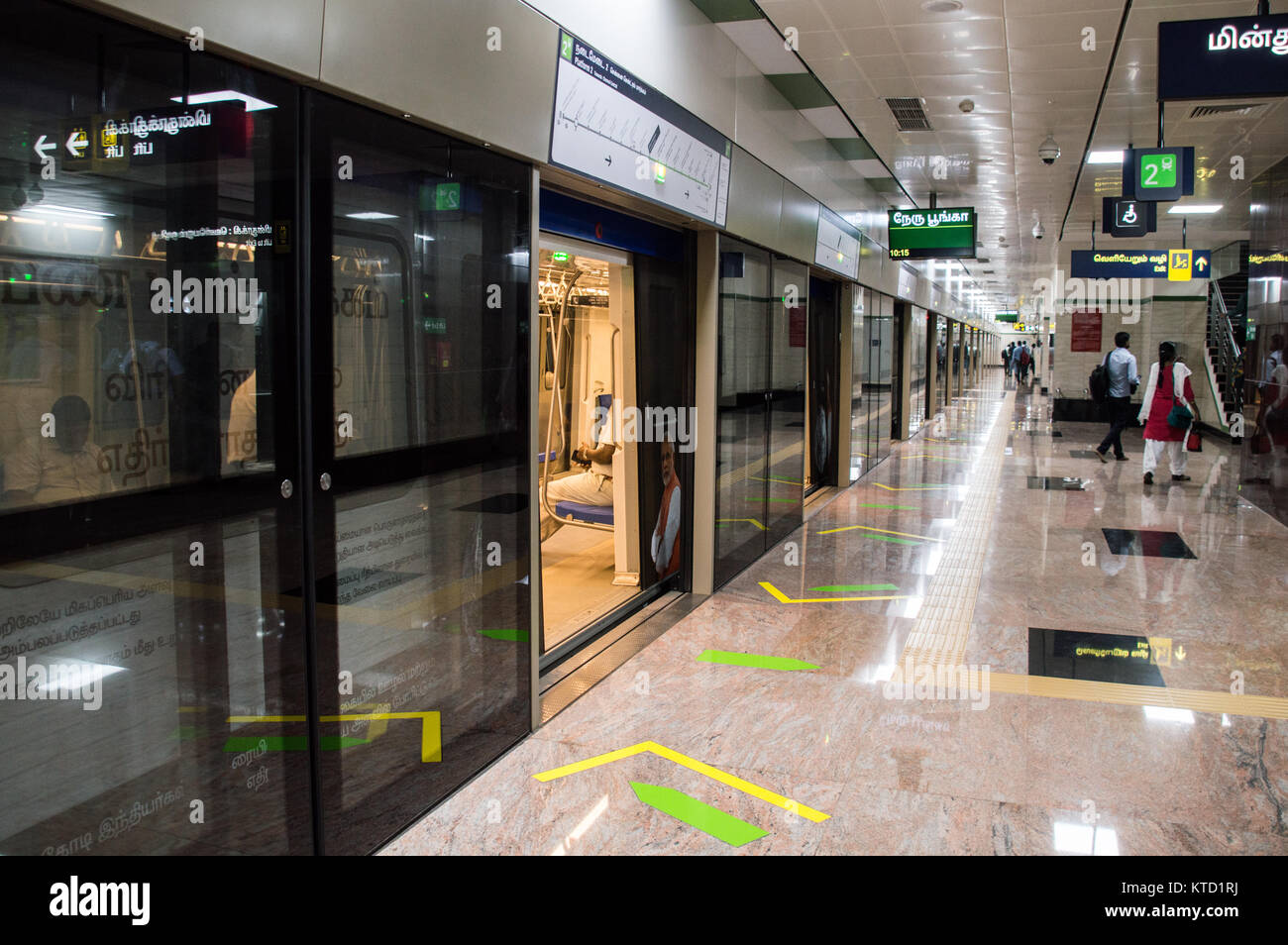 Chennai Metro rail interno e piattaforme Foto Stock