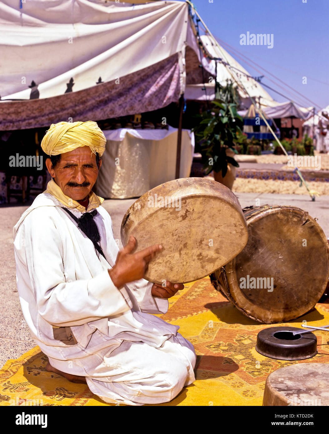 8775. Musicista alla fantasia, Marrakech, Marocco Foto Stock