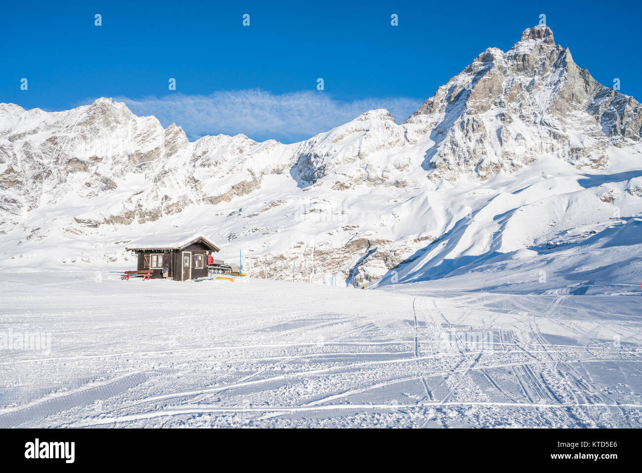 Vista del Matterhorn Peak da Plan Maison in Cervinio ski resort, Italia Foto Stock