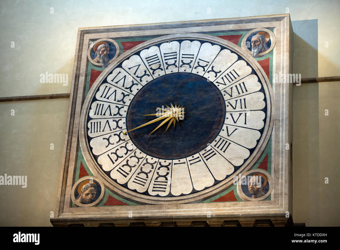 Firenze - Duomo interno. Grande Orologio decorata da Paolo Uccello Foto  stock - Alamy