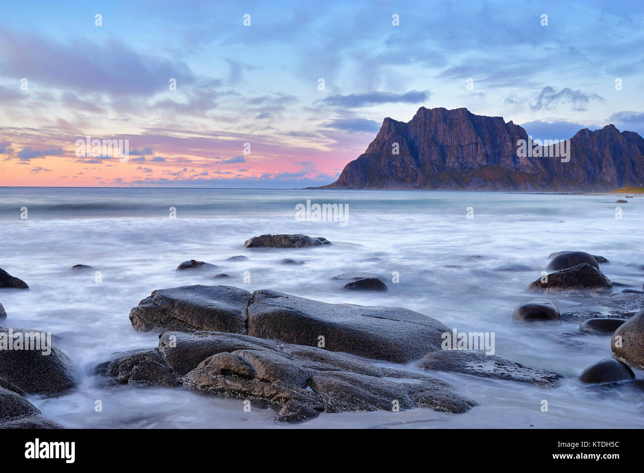 Utakleiv beach, Vestvagoy, Lofoten, Nordland, Norvegia Foto Stock