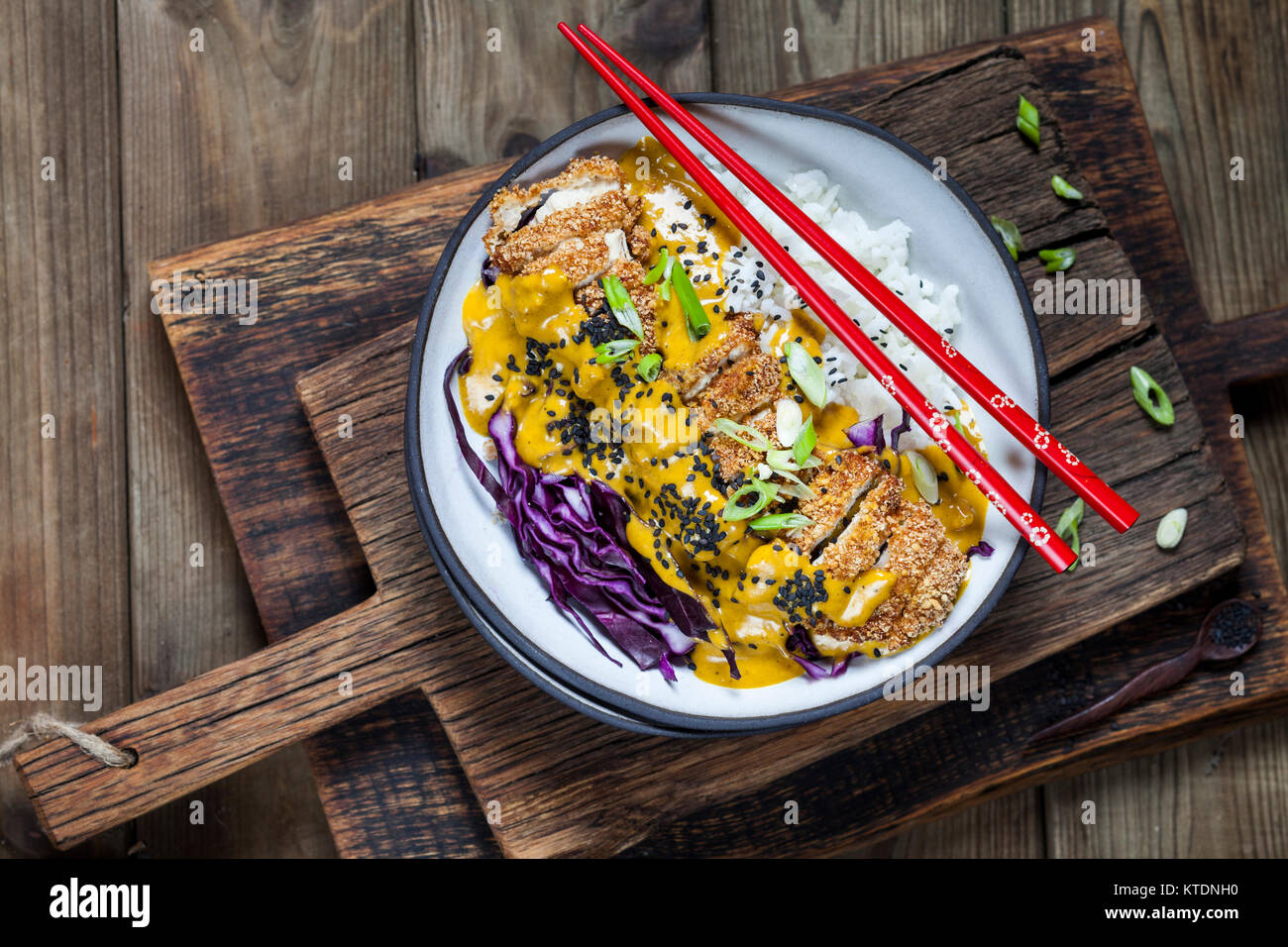Katsu Curry con scaloppa di pollo Foto Stock