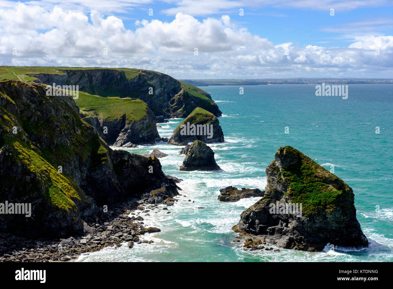 Gran Bretagna, Inghilterra, Cornwall, vicino a Newquay, Bedruthan Steps costa rocciosa Foto Stock