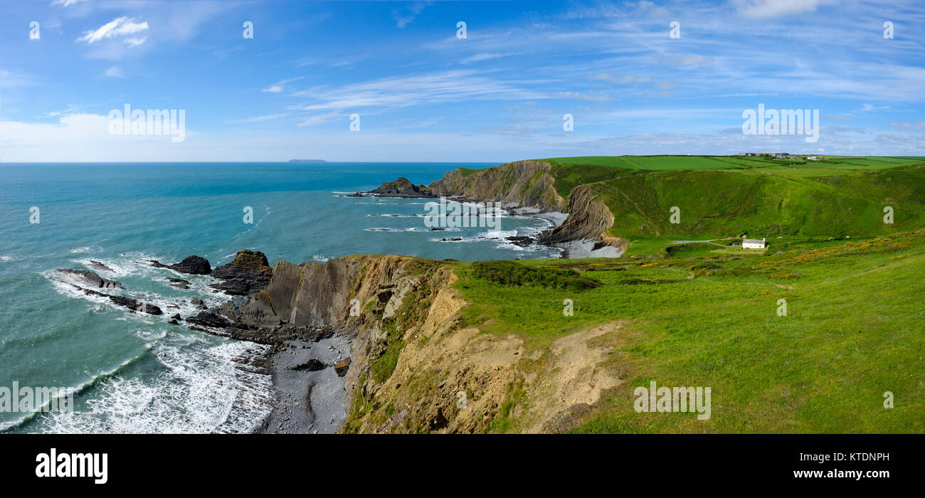 Panorama, Felsküste, Blackpool Mill Cottage, bei Hartland Quay, Hartland, Insel Lundy, Devon, Inghilterra, Großbritannien Foto Stock