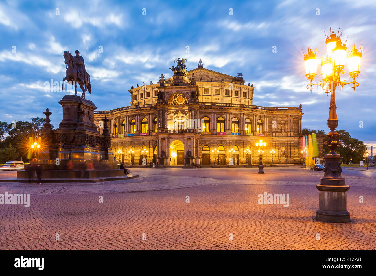 Deutschland, Sachsen, Dresda, Theaterplatz, Semperoper, Oper, Opernhaus Foto Stock