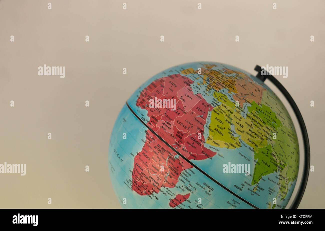 Africa, Medio Oriente e India mappa su un globo conun sfondo bianco Foto Stock