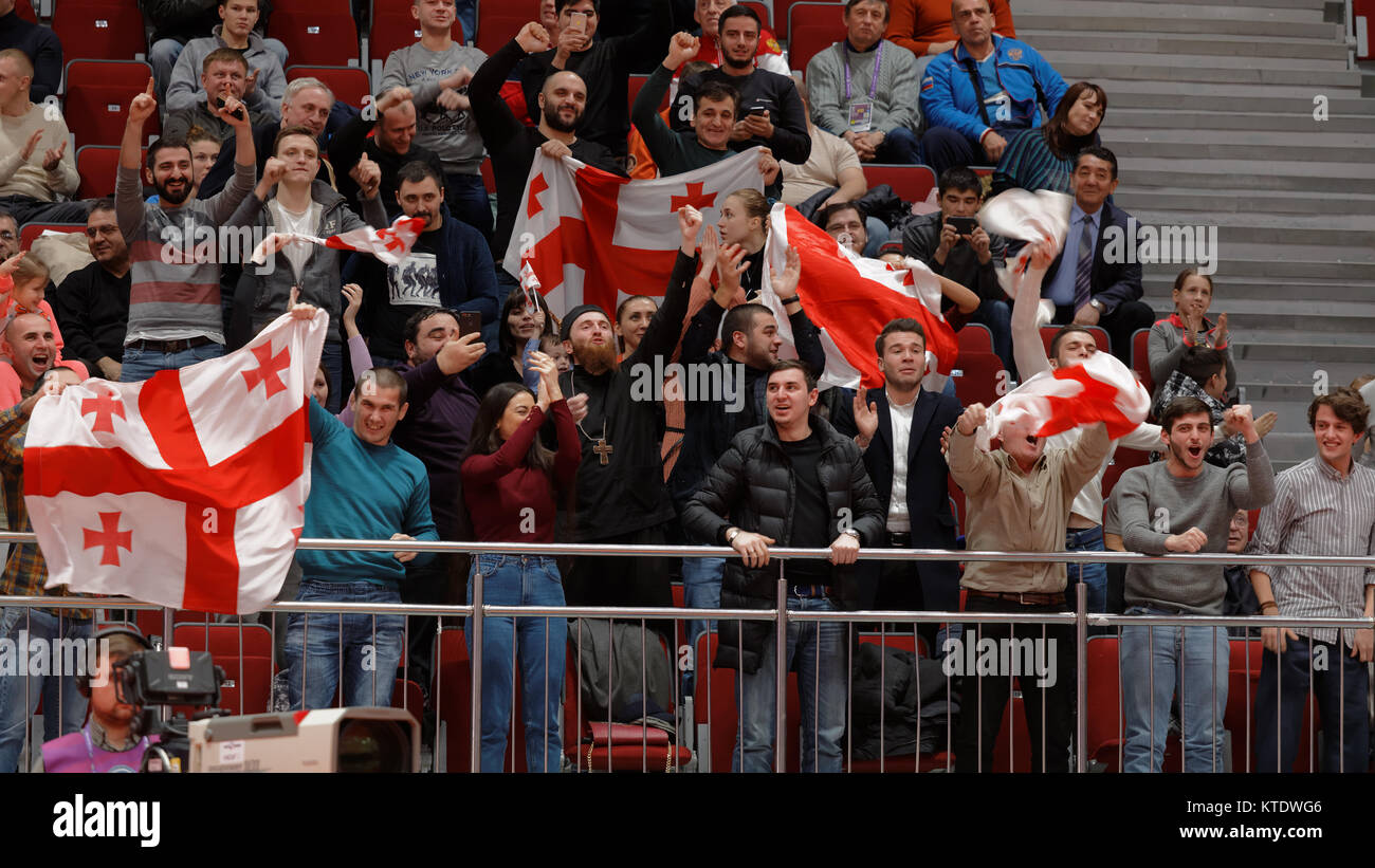 San Pietroburgo, Russia - 17 dicembre 2017: ventole georgiano celebra la medaglia d oro di Guram Tushishvili, Georgia in uomini O100 durante il judo mondo Maste Foto Stock