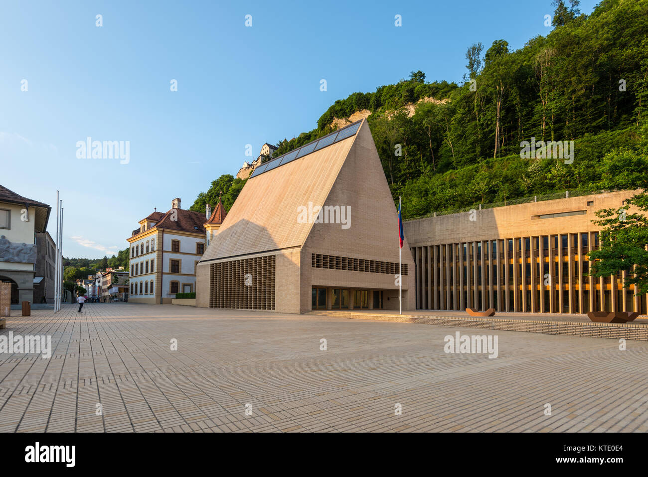 Vaduz, Liechtenstein - 28 Maggio 2016: vista del Parlamento nazionale Principato di Liechtenstein VADUZ state capitol forum). Foto Stock