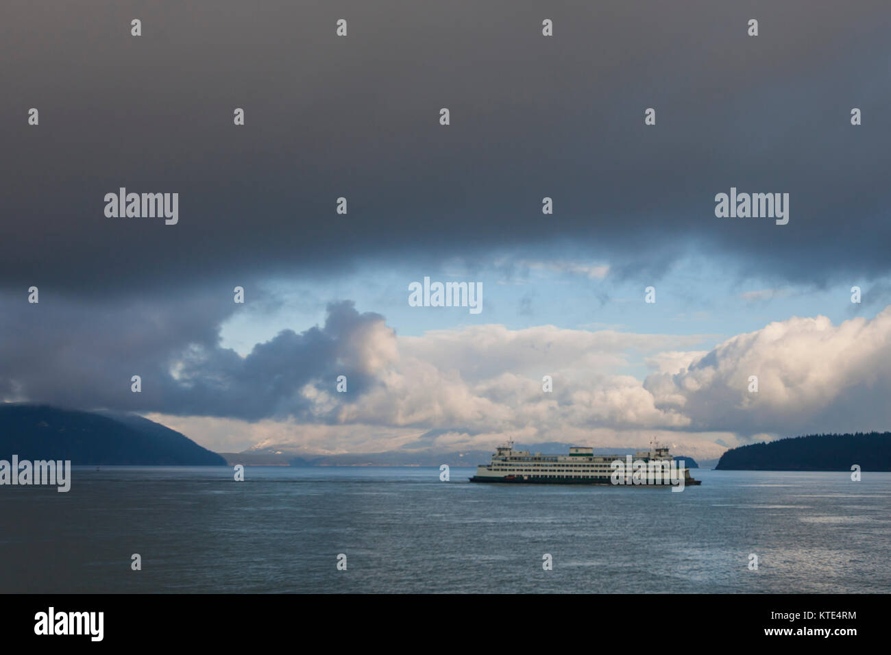 Stato di Washington traghetto per auto nello stretto di Juan de Fuca Foto Stock