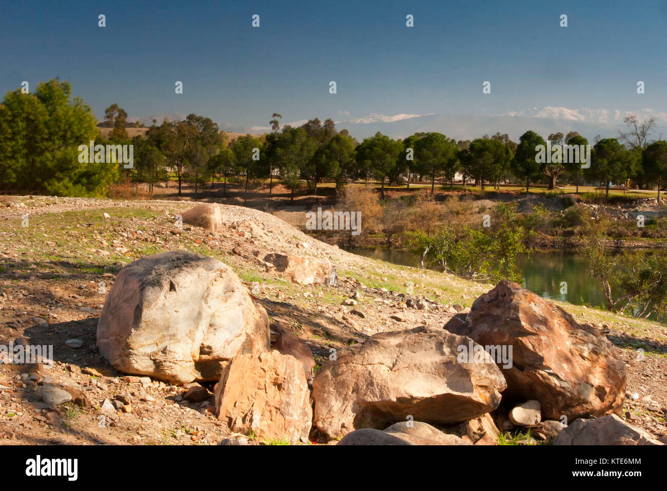 Medio Atlante paesaggio di montagna in primavera al di fuori di Marrakech, Marocco Foto Stock