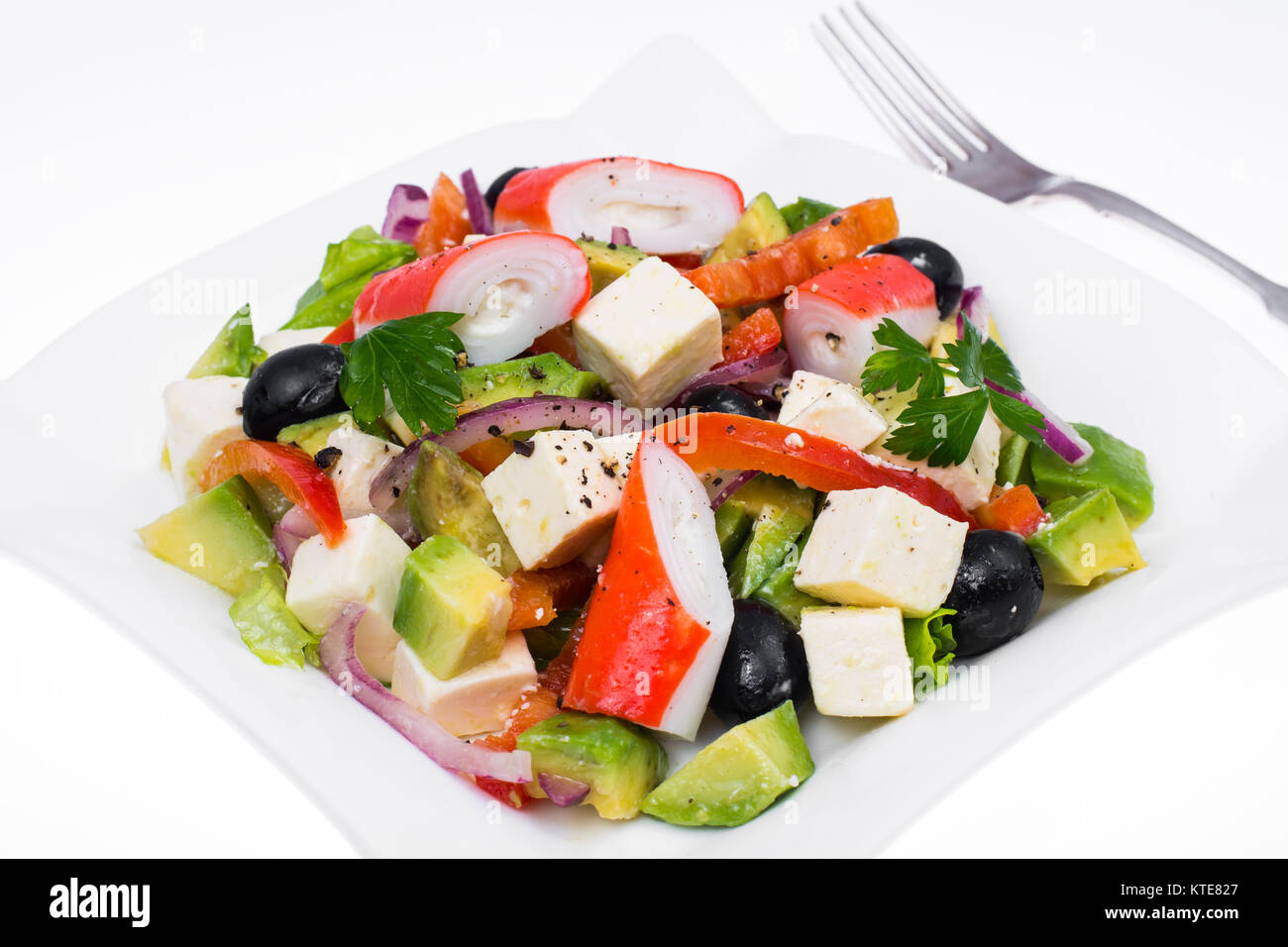Insalata di verdure con avocado, surimi e feto. Foto Studio Foto Stock
