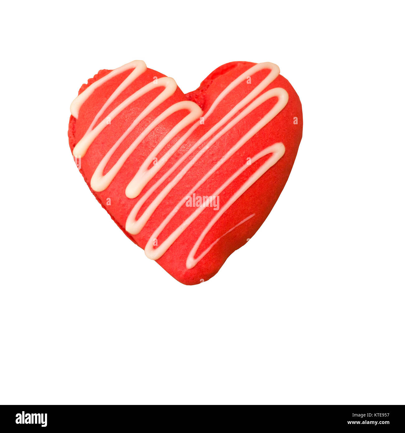 A forma di cuore macaron spruzzata con il cioccolato bianco Foto Stock