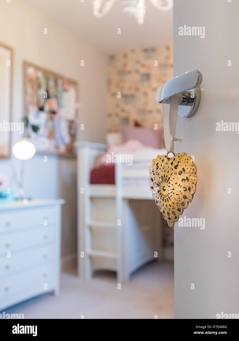 Consente di visualizzare in una camera Bambino casa moderna interni. Regno Unito Foto Stock