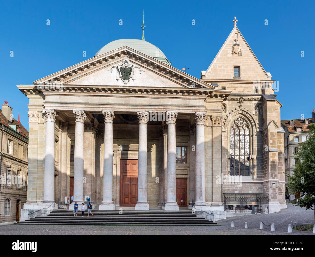 La parte anteriore della St Pierre Cattedrale nella città vecchia (Vieille Ville), Ginevra (Geneve), il lago di Ginevra, Svizzera Foto Stock