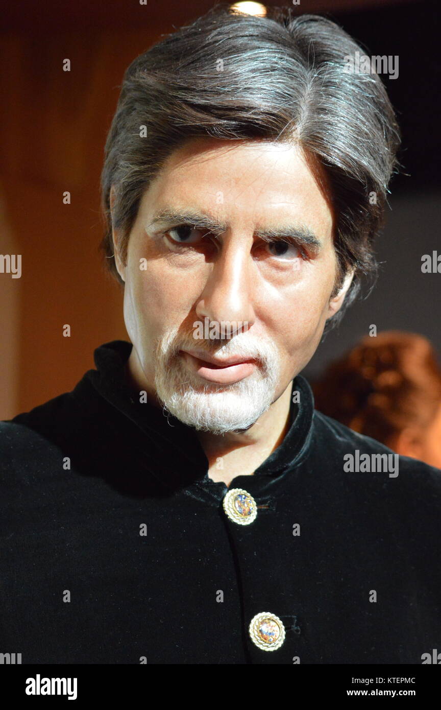 New York, Stati Uniti. 22 Dic 2017. La cera di Amitabh Bachchan in mostra al Madame Tussauds di New York. Foto Stock
