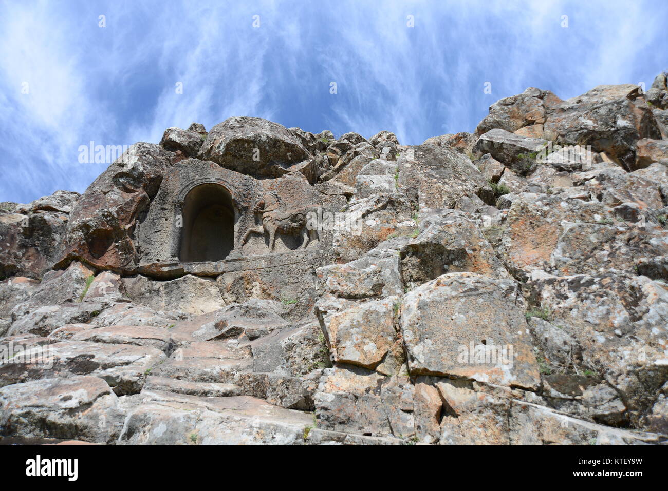 Il Fasıllar monumento è una grande statua dell'Hittita Storm-dio, raffigurata in un tempio di montagna, in piedi sopra un monte dio tra due leoni. Ho Foto Stock