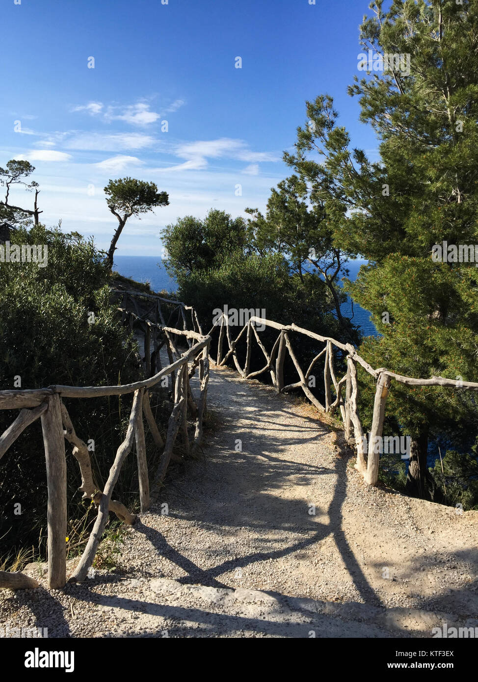 Percorso al mar mediterraneo Foto Stock