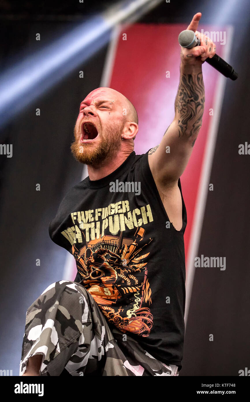 Cinque Dita morte punzone la American heavy band, esegue un concerto dal vivo presso la musica svedese festival festival Svezia Bråvalla Festival 2016. Qui la cantante Ivan Moody è visto dal vivo sul palco. La Svezia, 02/07 2016. Foto Stock