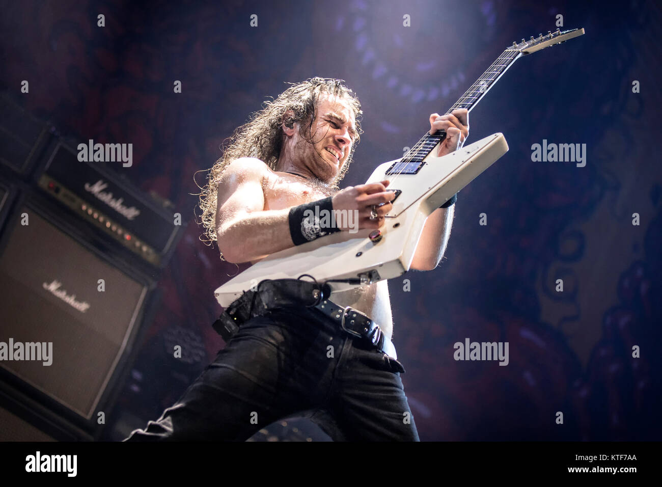 La Australian rock band Airbourne esegue un concerto dal vivo a Oslo Spektrum. Qui la cantante e chitarrista Joel O'Keeffe è visto dal vivo sul palco. Norvegia, 26/10 2016. Foto Stock