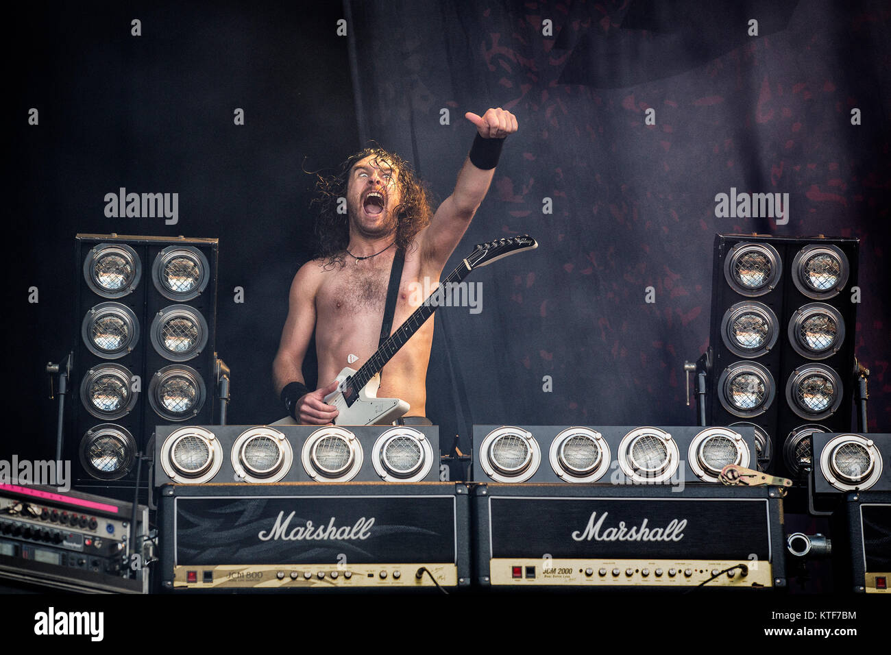 Norvegia, Halden - 24 giugno 2017. La Australian rock band Airbourne esegue un concerto dal vivo durante il norvegese music festival tonnellate di roccia 2017. Qui la cantante e chitarrista Joel O'Keeffe è visto dal vivo sul palco. Foto Stock