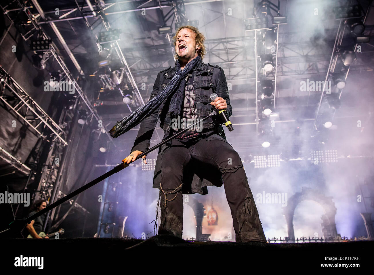 Il tedesco symphonic metal band Avantasia esegue un concerto dal vivo al Sweden Rock Festival 2016. Qui la cantante Tobias Sammet è visto dal vivo sul palco. La Svezia, 11/06 2016. Foto Stock