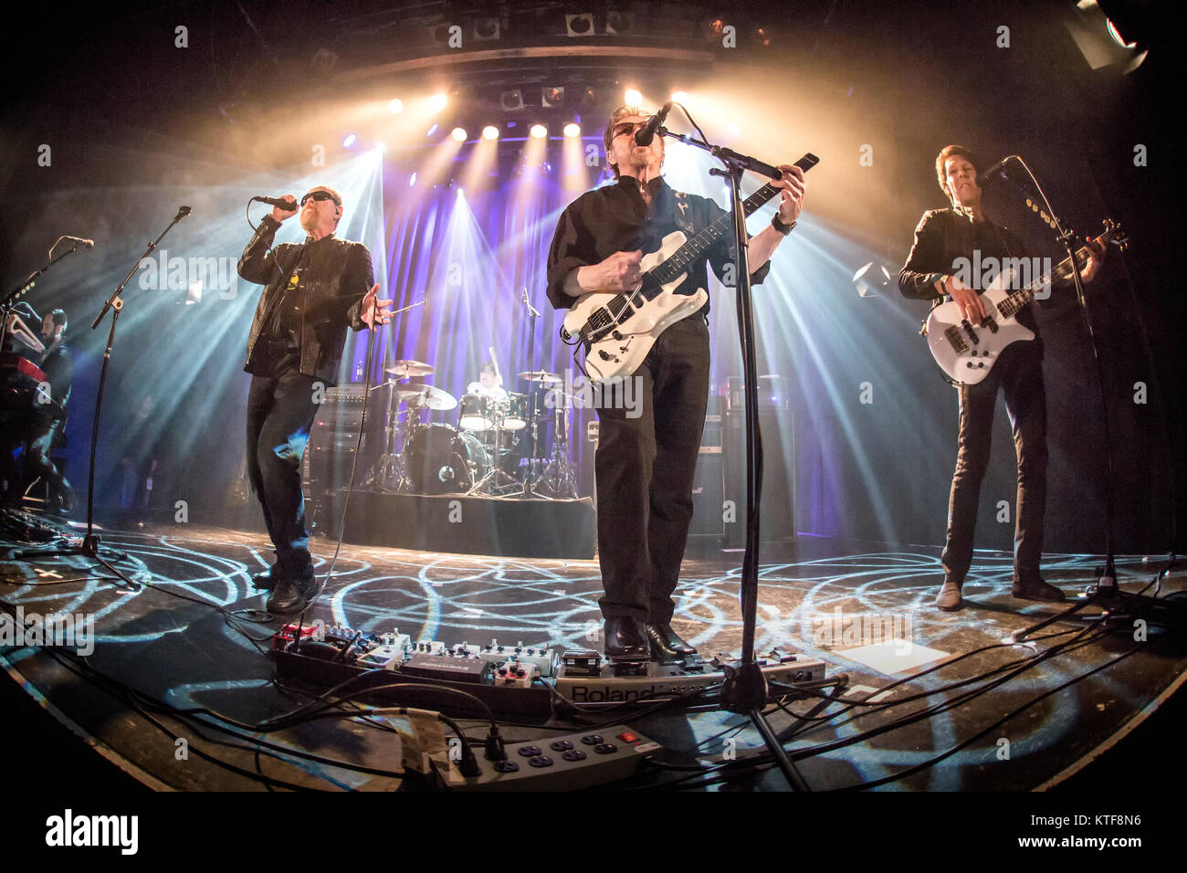 Blue Öyster Cult, American hard rock band, esegue un concerto dal vivo presso la Union Scenen in Drammen. Qui il chitarrista e cantante Buck Dharma è visto dal vivo sul palco con Eric Bloom e Kasim Sulton. 02/08 2016. Foto Stock