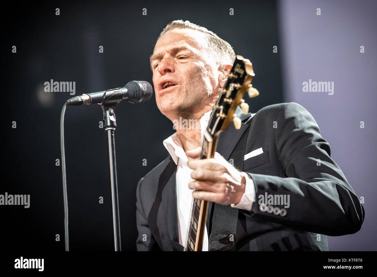 Il canadese del cantante, compositore e musicista Bryan Adams esegue un live a Oslo Spektrum. Norvegia, 09/02 2017. Foto Stock