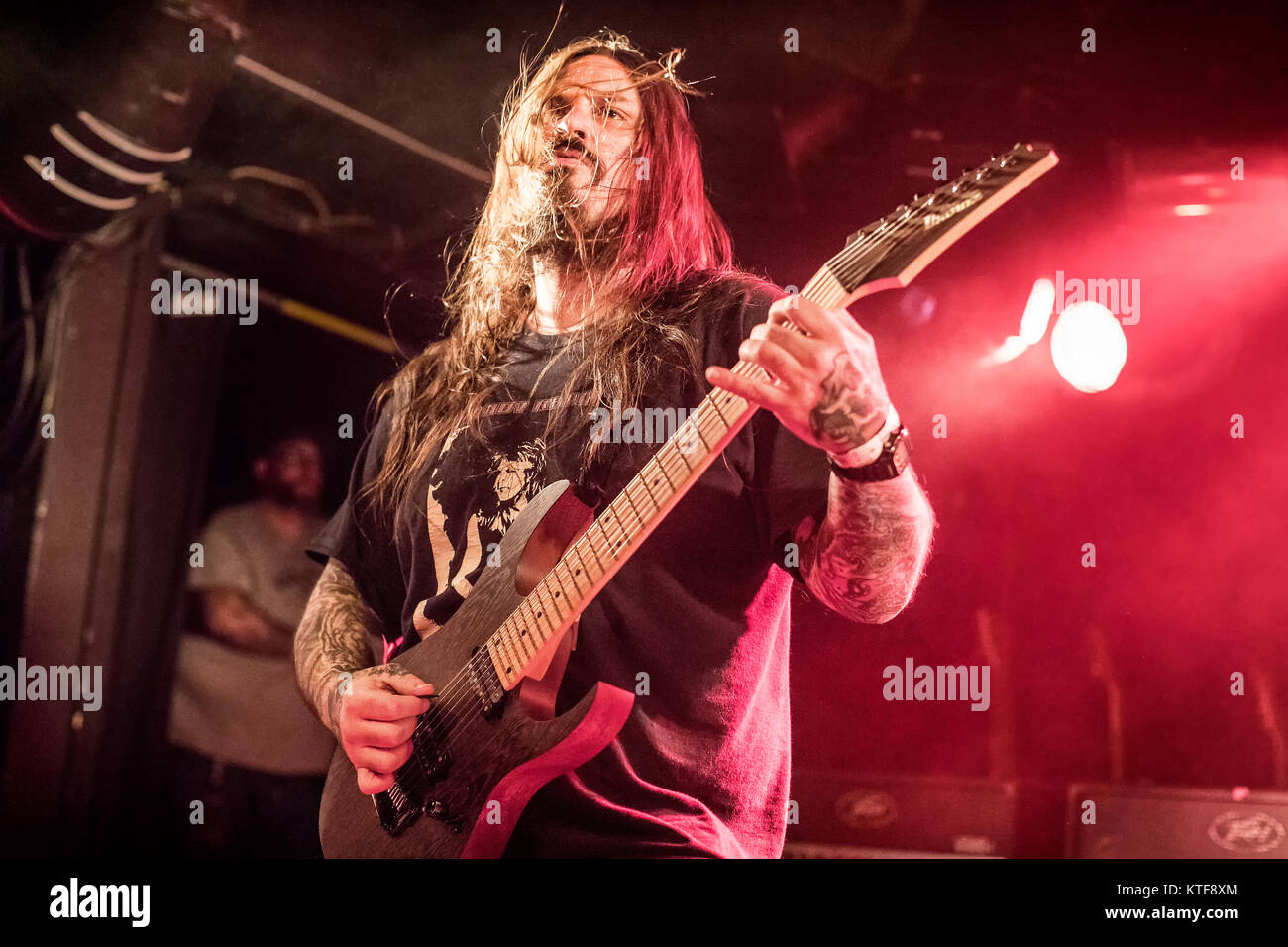 I fanghi americano metal band Palanca esegue un concerto dal vivo a John Dee durante il norvegese heavy metal festival Inferno Metal Festival 2017 a Oslo. Qui il chitarrista MATTEO Brunson è visto dal vivo sul palco. Norvegia, 14/04 2017. Foto Stock