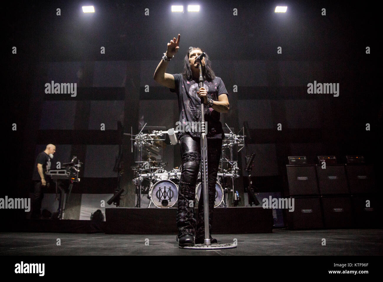 La American band progressive metal dei Dream Theater esegue un concerto dal vivo a Oslo Spektrum. Qui il cantante James LaBrie è visto dal vivo sul palco. Norvegia, 25/02 20147. Foto Stock