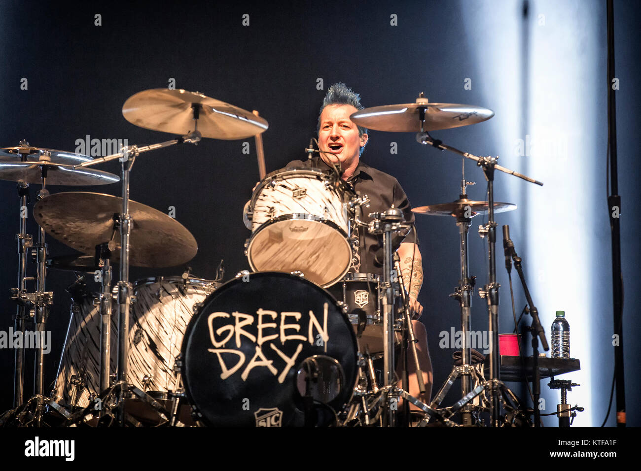 La American punk rock band Green Day esegue un concerto dal vivo a Oslo Spektrum. Qui il batterista Tré Cool è visto dal vivo sul palco. Norvegia, 25/01 2017. Foto Stock