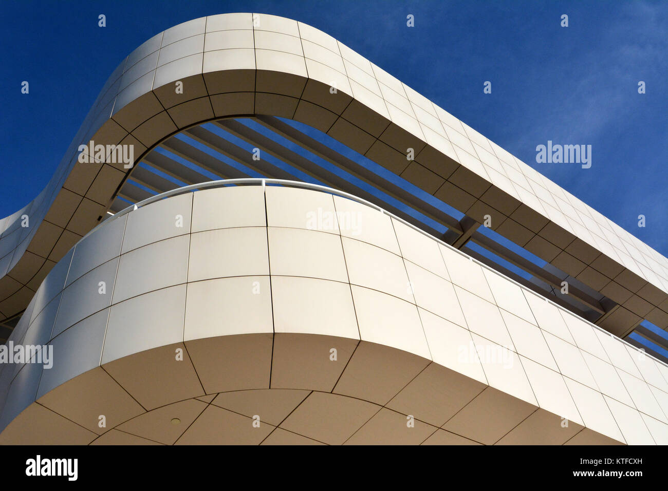 Los Angeles, California, Stati Uniti d'America - 3 dicembre 2017. Elemento di design architettonico di uno di Getty Center edifici di Los Angeles. Foto Stock