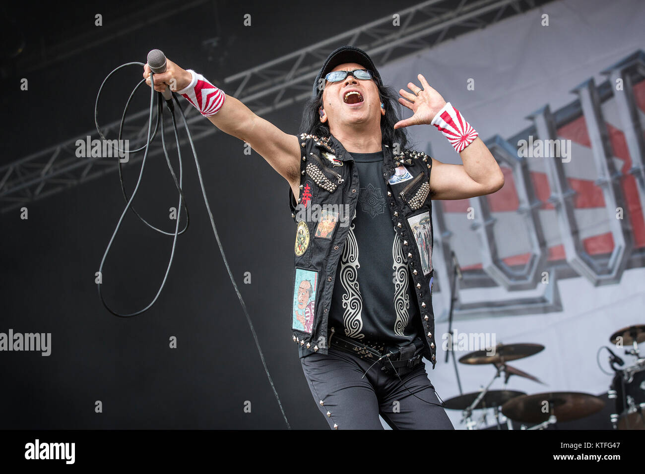 Il Giapponese heavy metal band Loudness esegue un concerto dal vivo al  Sweden Rock Festival 2016. Qui la cantante Minoru Niihara è visto dal vivo  sul palco. La Svezia, 10/06 2016 Foto stock - Alamy