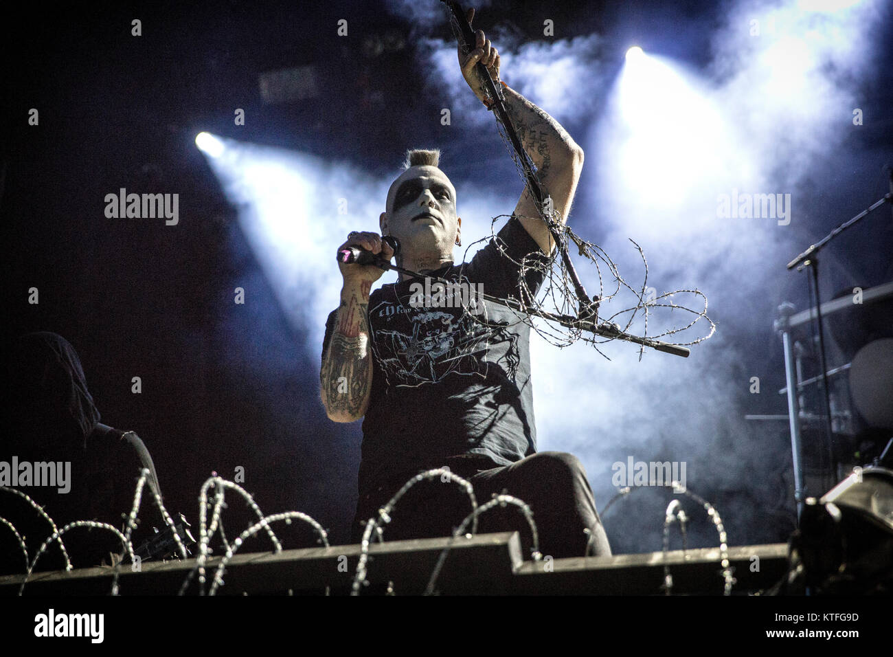 Il Norvegese black metal band Mayhem esegue un concerto dal vivo al Sweden Rock Festival 2016. Qui la cantante Attila Csihar è visto dal vivo sul palco. La Svezia, 09/06 2016. Foto Stock