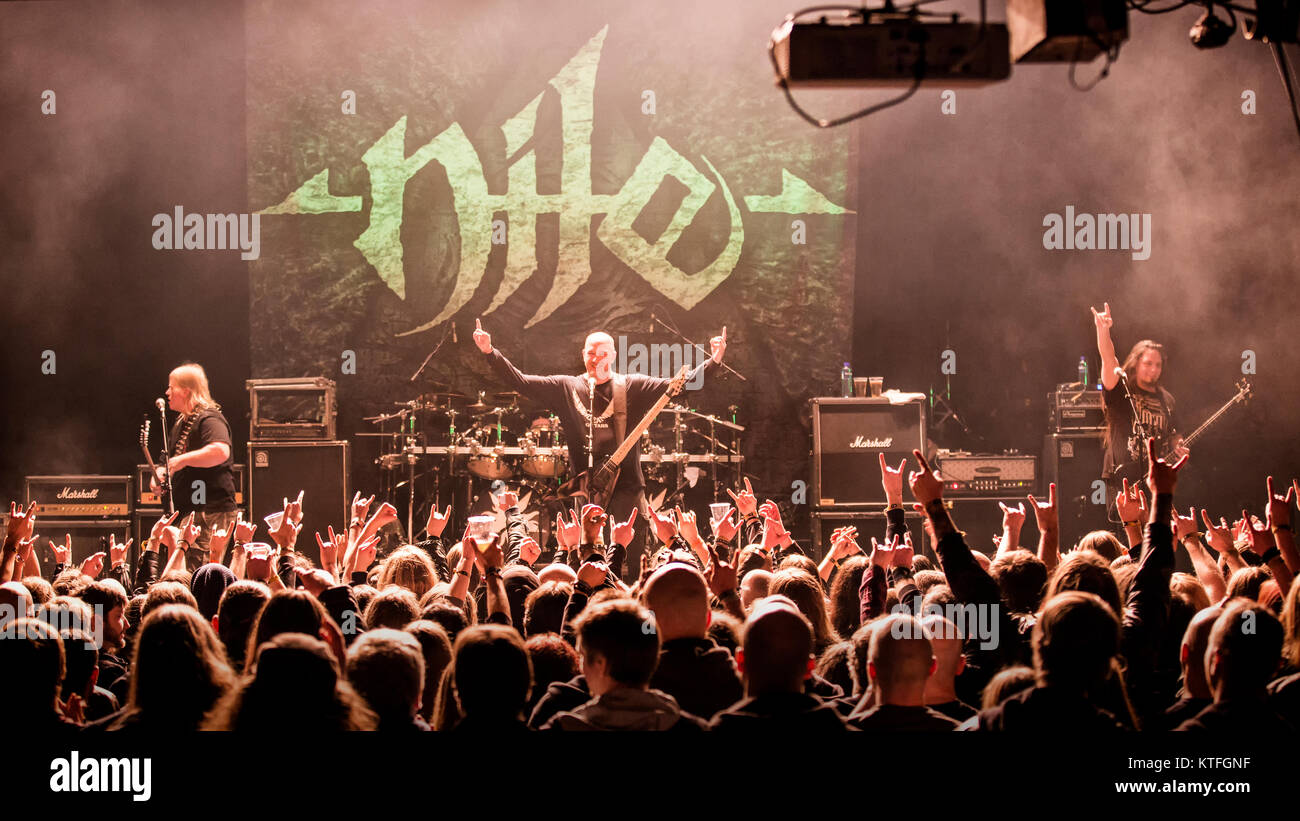 La American band death metal Nilo esegue un concerto dal vivo presso il Rockefeller come parte del festival Inferno Metal Festival 2016 a Oslo. Qui la cantante e chitarrista Dallas Toler-Wade è visto dal vivo sul palco con gli altri membri della band. Norvegia, 24/03 2016. Foto Stock