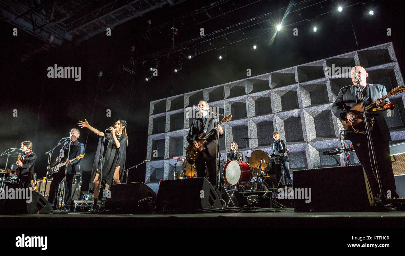 Norvegia, Oslo - Agosto 13, 2017. Il cantante inglese, musicista, poeta e cantautore PJ Harvey esegue un concerto dal vivo a Oslo Sepktrum. Foto Stock