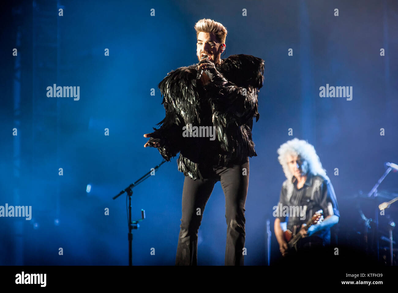 Il cantante americana, cantautore e stadio artista Adam Lambert esegue un concerto dal vivo con i membri attivi dalla band britannica Regina alla musica svedese festival Sweden Rock Festival 2016. La Svezia, 09/06 2016. Foto Stock