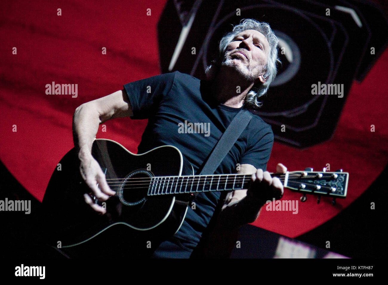 Il cantante britannico, compositore e musicista Roger Waters esegue un concerto dal vivo presso Telenor Arena di Oslo. Roger Waters è ben noto come il co-fondatore e membro della band del progressive rock band Pink Floyd. Norvegia, 30/04 2011. Foto Stock